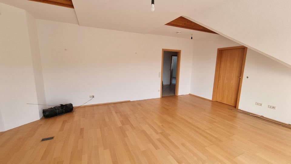 Dachgeschoßwohnung Bad Kissingen - 4 Zimmer, 122 m&sup2;, 970&euro; | Angebot:26233588