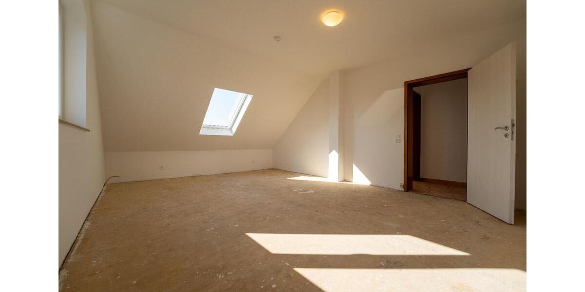 Dachgeschoßwohnung Edemissen - 3.5 Zimmer, 86 m&sup2;, 645&euro; | Angebot:25999984