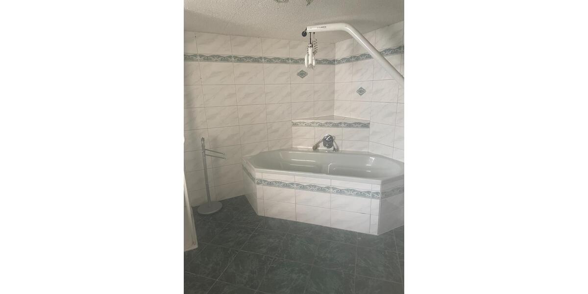 Etagenwohnung Wasungen - 3 Zimmer, 90 m&sup2;, 550&euro; | Angebot:24240111