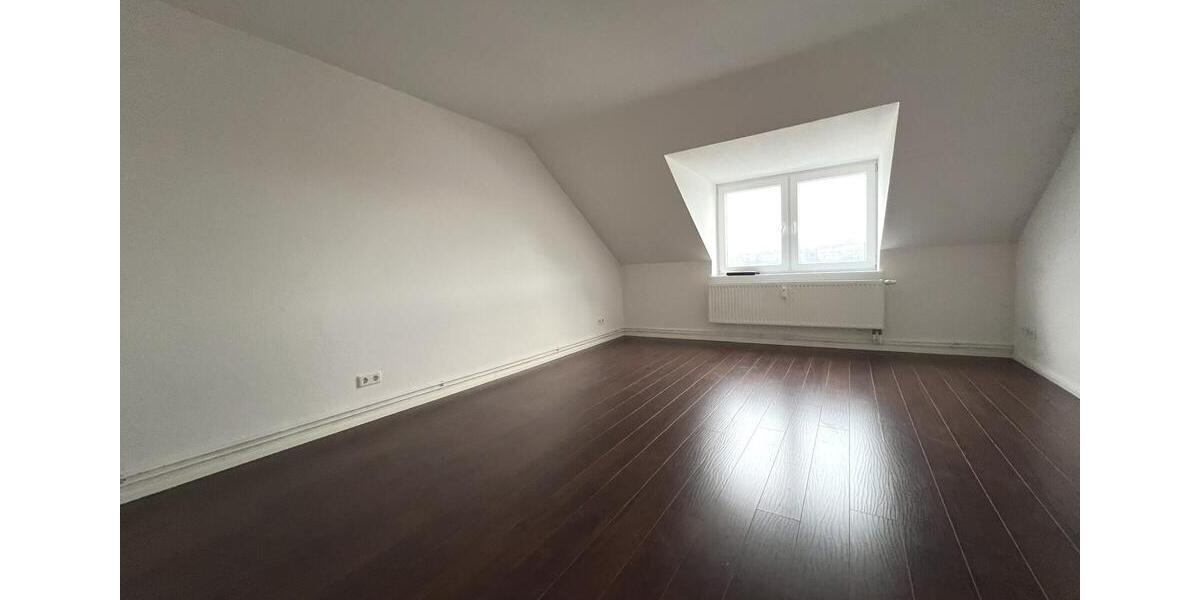 Dachgeschoßwohnung Flensburg - 4 Zimmer, 96 m&sup2;, 865&euro; | Angebot:23804478