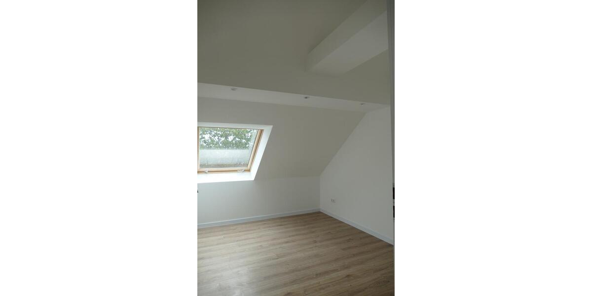 Dachgeschoßwohnung Dresden Cotta - 4 Zimmer, 120 m&sup2;, 1.500&euro; | Angebot:21638900