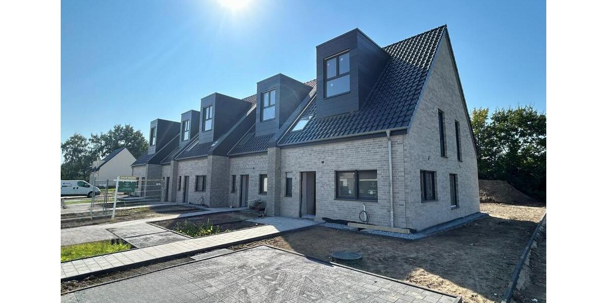 Großzügiges Neubau-Reihenhaus mit 2 Stellplätzen + Garten 5 zimmer