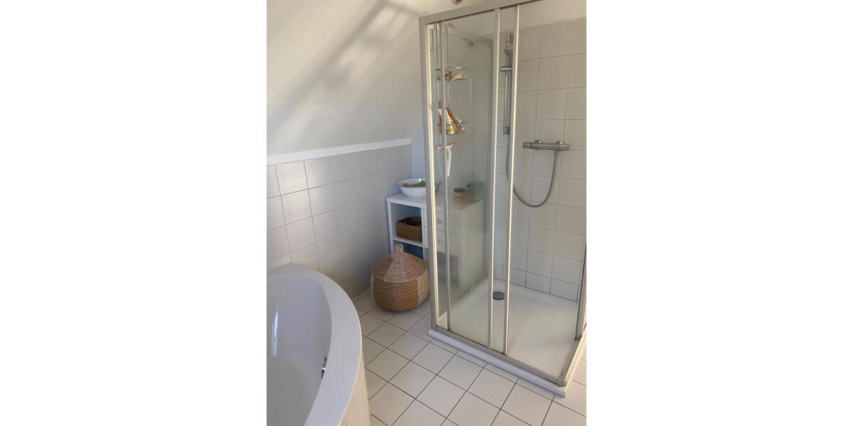 Etagenwohnung Adelheidsdorf - 4 Zimmer, 120 m&sup2;, 996&euro; | Angebot:25656805