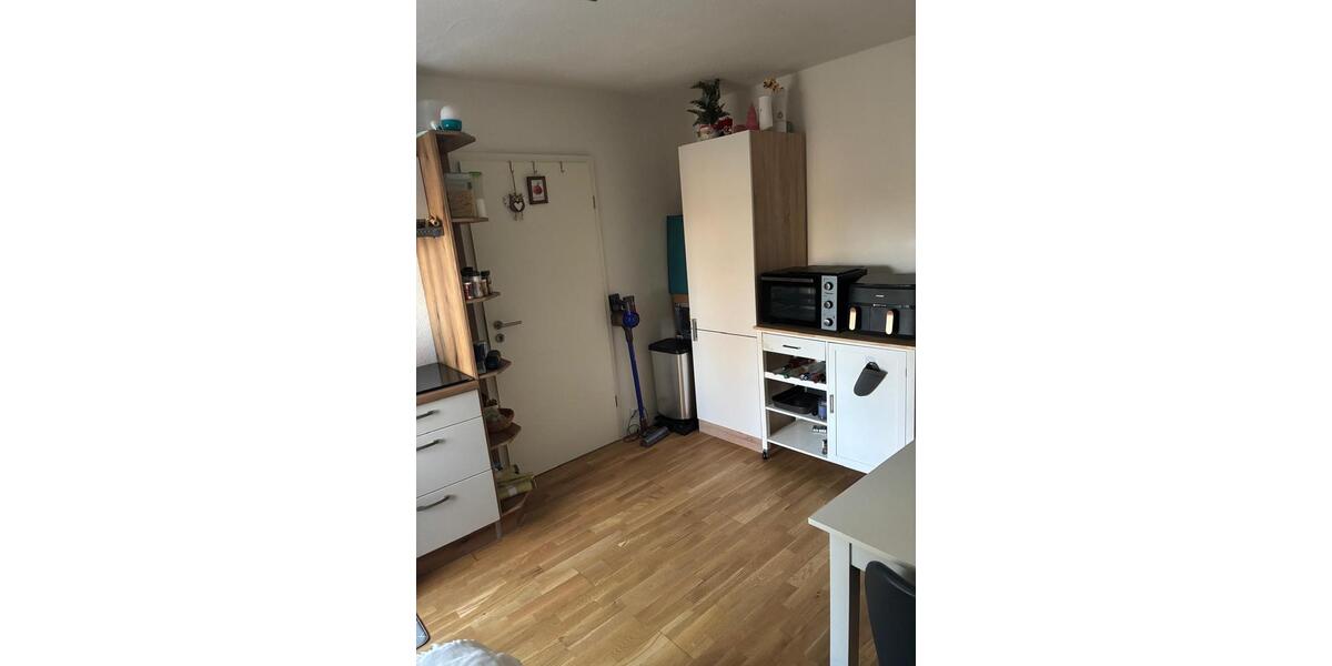 2-Zi-Dachgeschoß hochwertig renoviert und ausgestattet 2 zimmer