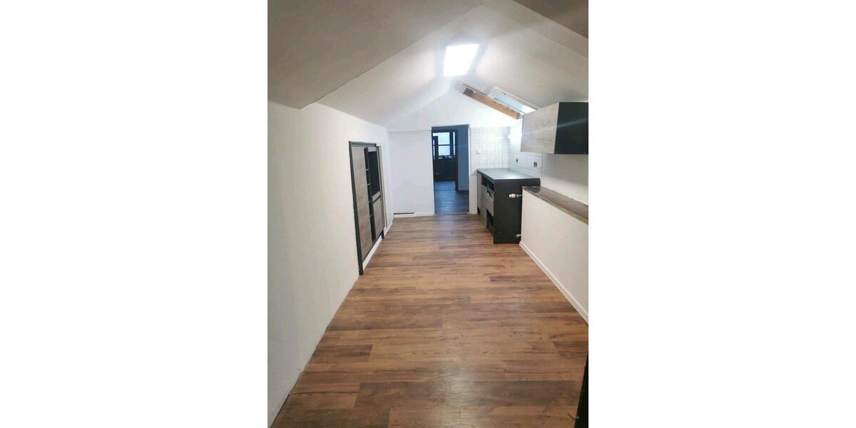 DG Wohnung gemütliche DG Wohnung mit Einbauküche und Stauraum 2 zimmer