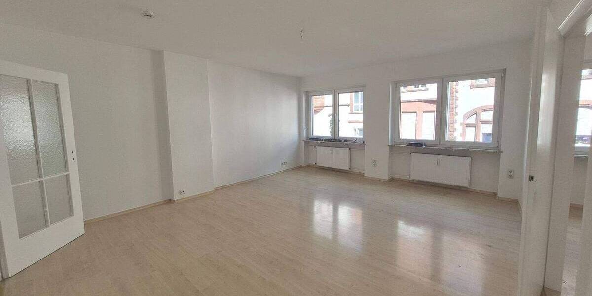 Etagenwohnung Saarbrücken St Johann - 3 Zimmer, 90 m&sup2;, 900&euro; | Angebot:26804247