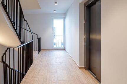 Einzigartiges Penthouse mit umlaufender Dachterrasse Einbauküche und Kaminanschluss 2.5 zimmer