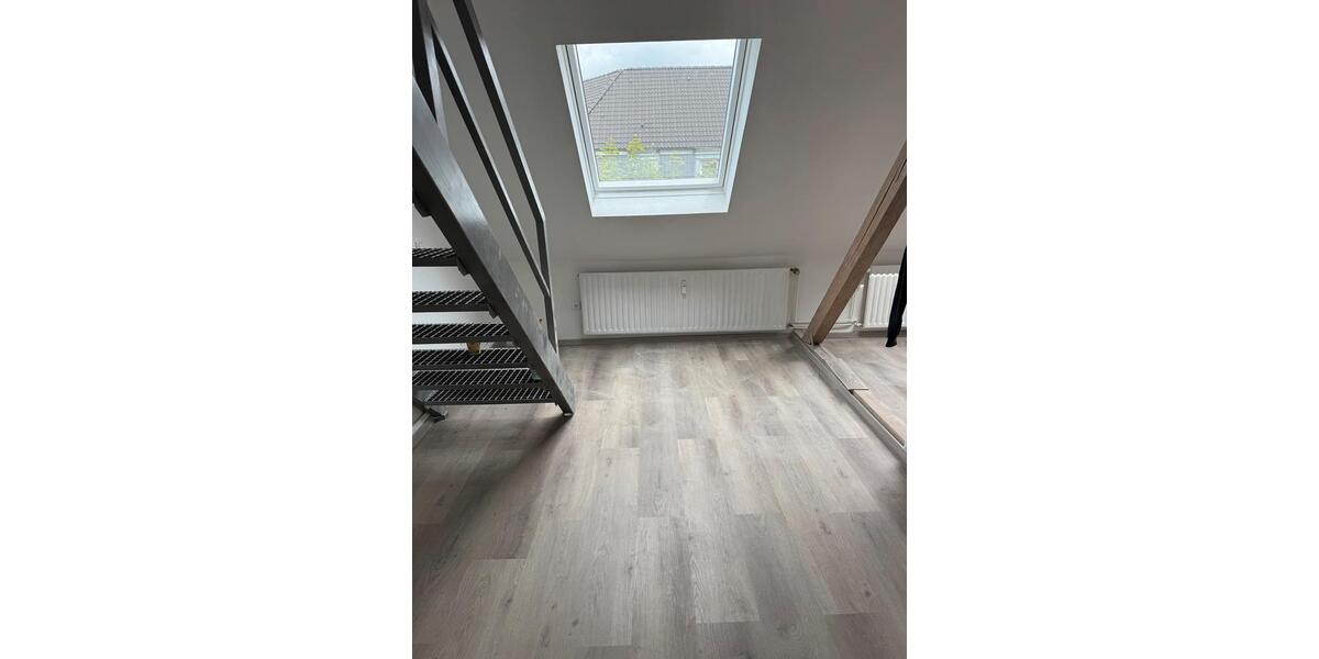 Dachgeschoßwohnung Essen Stadtbezirk III - 4 Zimmer, 102 m&sup2;, 850&euro; | Angebot:26539976