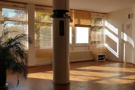 Wunderschöner, lichtdurchfluteter Kursraum zimmer