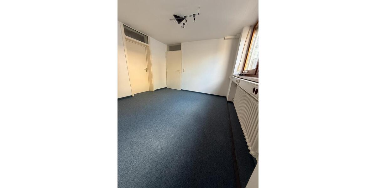 Erdgeschoßwohnung Bad Königshofen im Grabfeld - 5 Zimmer, 160 m&sup2;, 1.000&euro; | Angebot:19351823