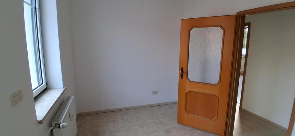 Etagenwohnung Groitzsch - 2 Zimmer, 70 m&sup2;, 490&euro; | Angebot:25831506