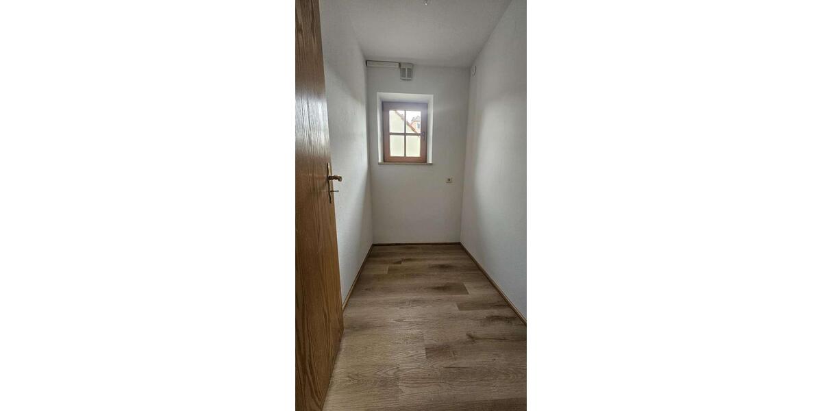Etagenwohnung Wassertrüdingen - 3 Zimmer, 88 m&sup2;, 700&euro; | Angebot:25058212