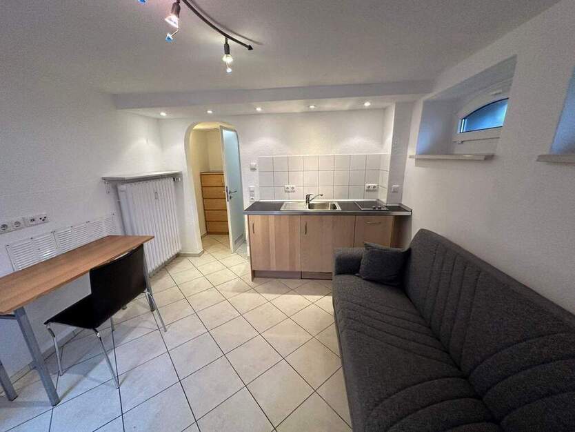 Möblierte 1 - Zimmer - UntergeschossWohnung mit Einbauküche
