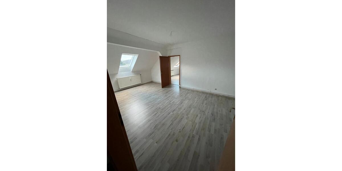 Etagenwohnung Eschershausen - 3 Zimmer, 90 m&sup2;, 400&euro; | Angebot:25046276