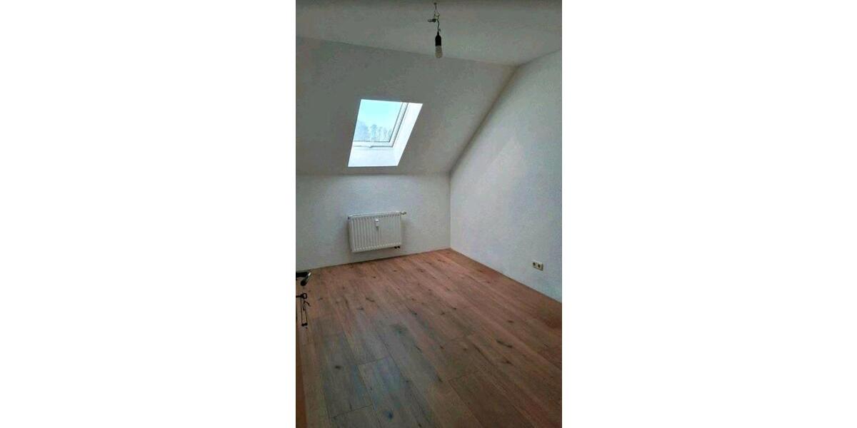 Dachgeschoßwohnung Döbeln - 4 Zimmer, 80 m&sup2;, 520&euro; | Angebot:26431475