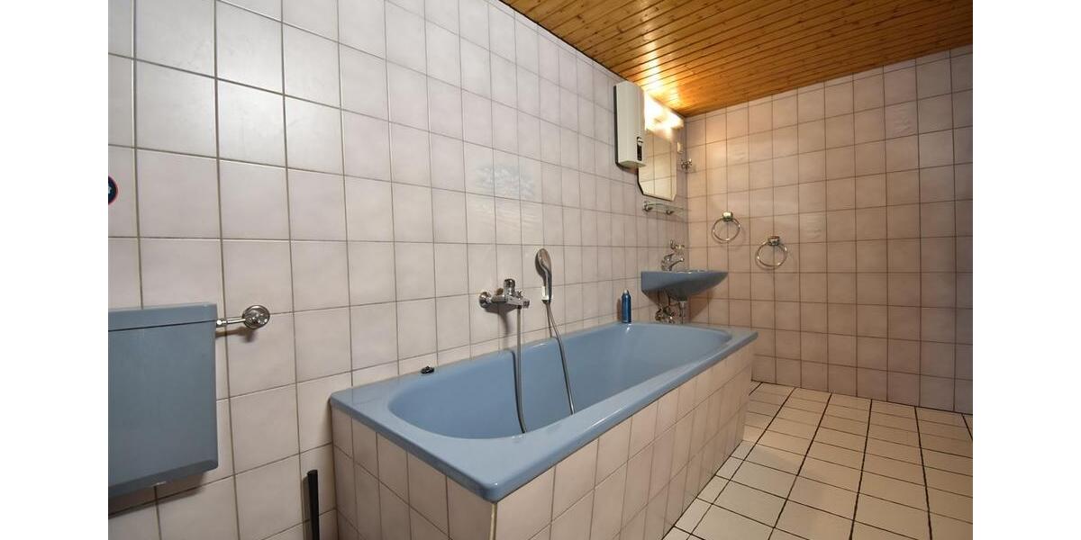 Etagenwohnung Essen Stadtbezirk VI - 4 Zimmer, 145 m&sup2;, 1.450&euro; | Angebot:22040281