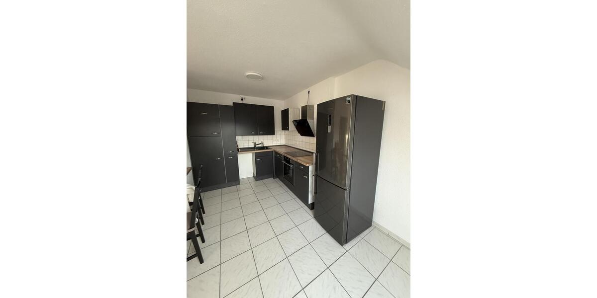 Helle Dachgeschosswohnung in bester Lage von Neuss inklusive Küche 2 zimmer