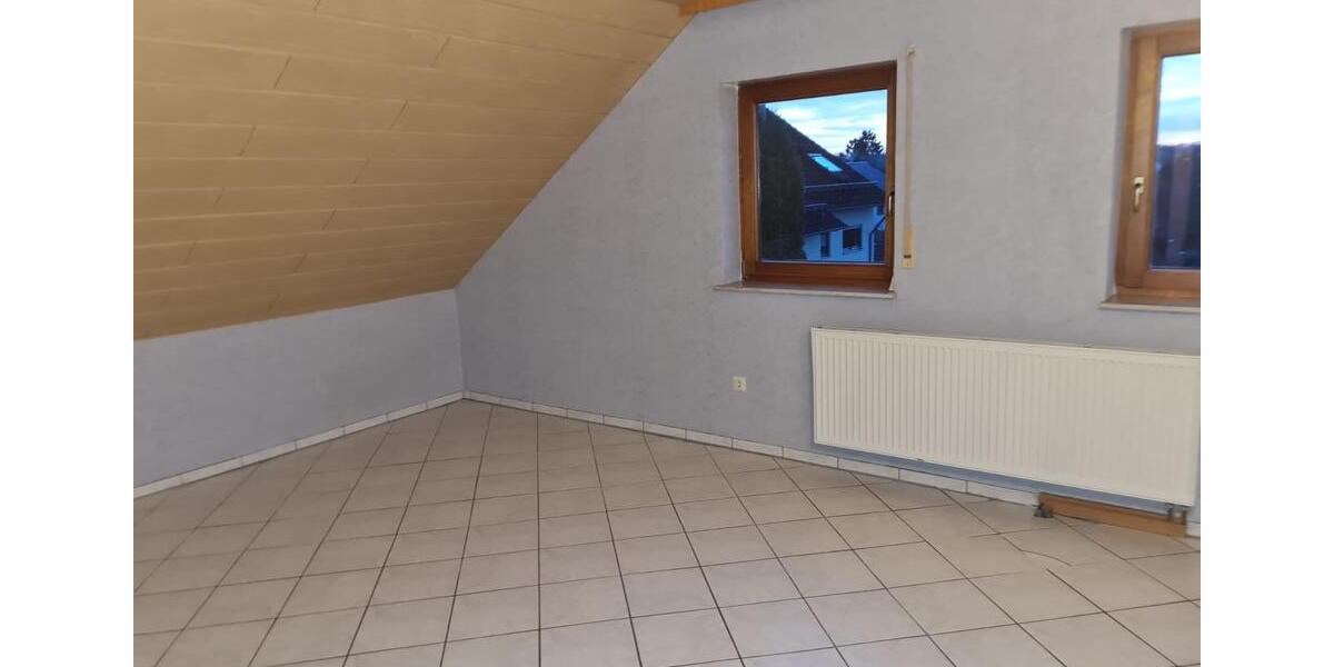 Dachgeschoßwohnung Schrozberg - 3.5 Zimmer, 70 m&sup2;, 600&euro; | Angebot:24352610