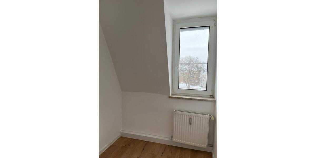 Dachgeschoßwohnung Crimmitschau - 2.5 Zimmer, 56 m&sup2;, 320&euro; | Angebot:24522437