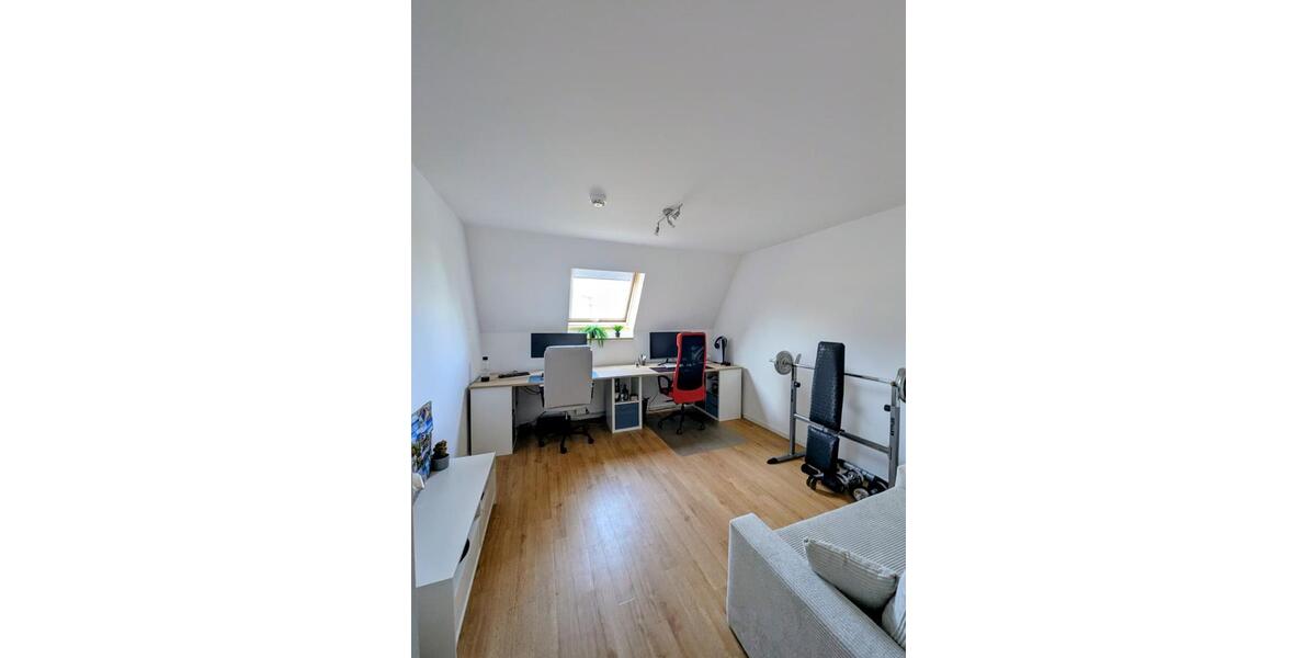 Dachgeschoßwohnung Elmshorn - 3 Zimmer, 74 m&sup2;, 900&euro; | Angebot:26635390