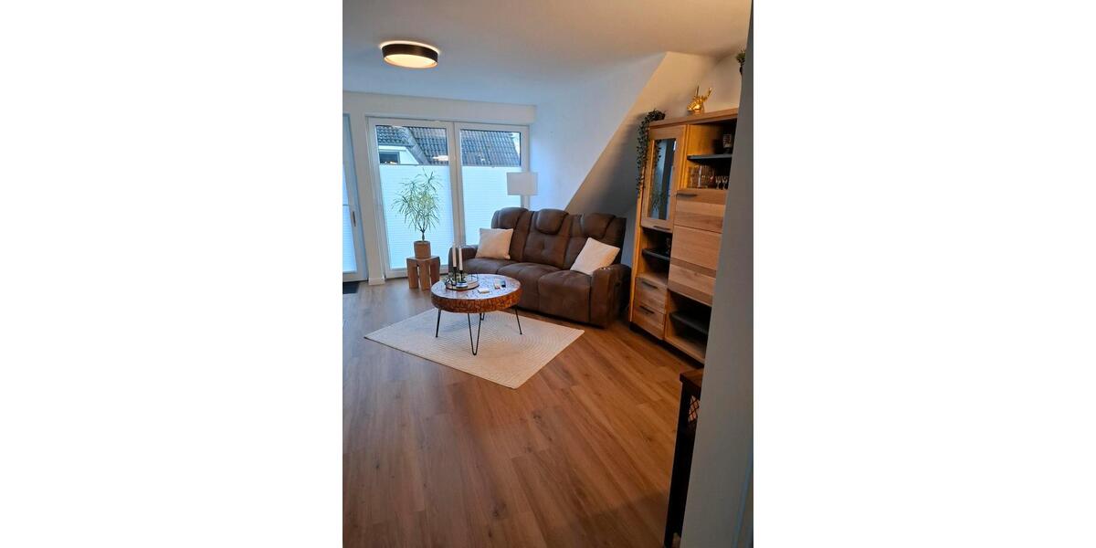 Dachgeschoßwohnung Edewecht - 2.5 Zimmer, 78 m&sup2;, 950&euro; | Angebot:25145721