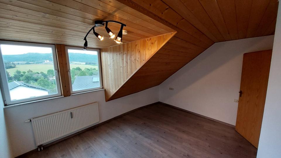 Dachgeschoßwohnung Aldingen - 2.5 Zimmer, 70 m&sup2;, 665&euro; | Angebot:25321945