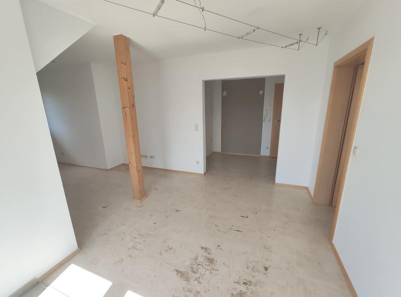 3 Zi. Wohnung im DG (1.OG) mit Balkon und Carport - Etagenwohnung Pommersfelden | Angebot:23903906