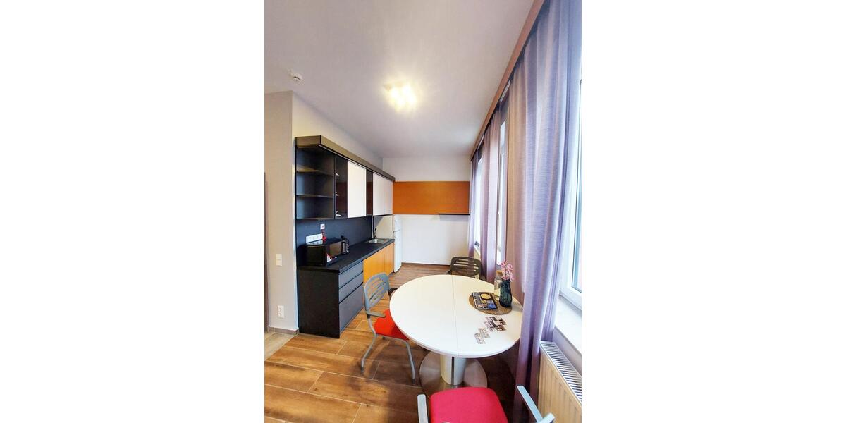 Gemütliche Wohnung mit Küche und Schlafzimmer. 1 zimmer