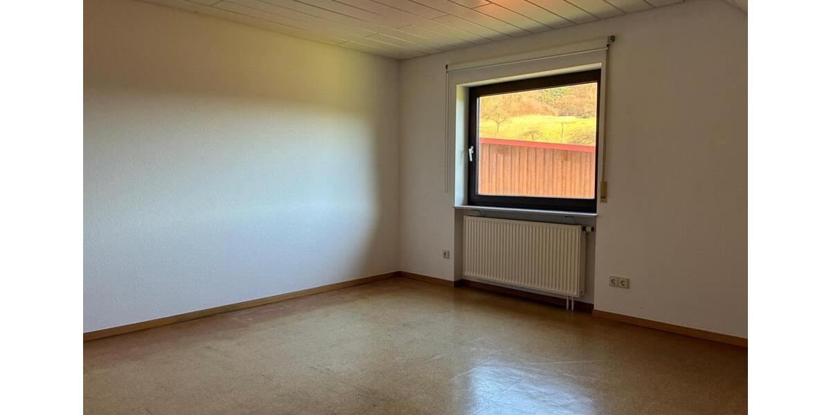 Dachgeschoßwohnung Sulzbach an der Murr - 3.5 Zimmer, 90 m&sup2;, 780&euro; | Angebot:24805980