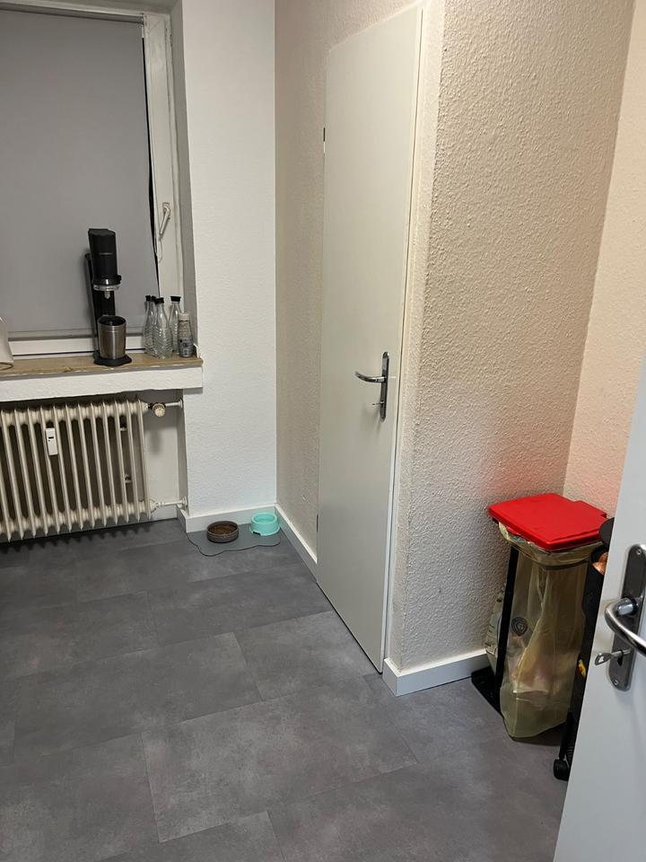 Helle 2 Zimmerwohnung mit Balkon zimmer