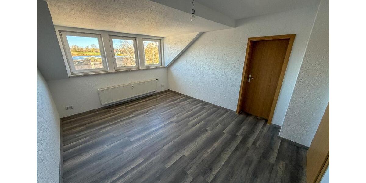 Dachgeschoßwohnung Werdau - 3 Zimmer, 67 m&sup2;, 368&euro; | Angebot:26131598