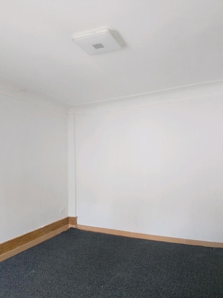WG Zimmer Mit eigenen Ablage Raum.