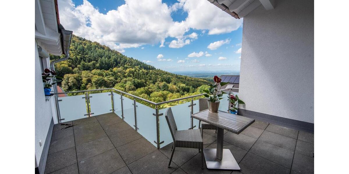 Dachgeschoßwohnung Baden-Baden Baden - 3 Zimmer, 140 m&sup2;, 2.600&euro; | Angebot:22138484