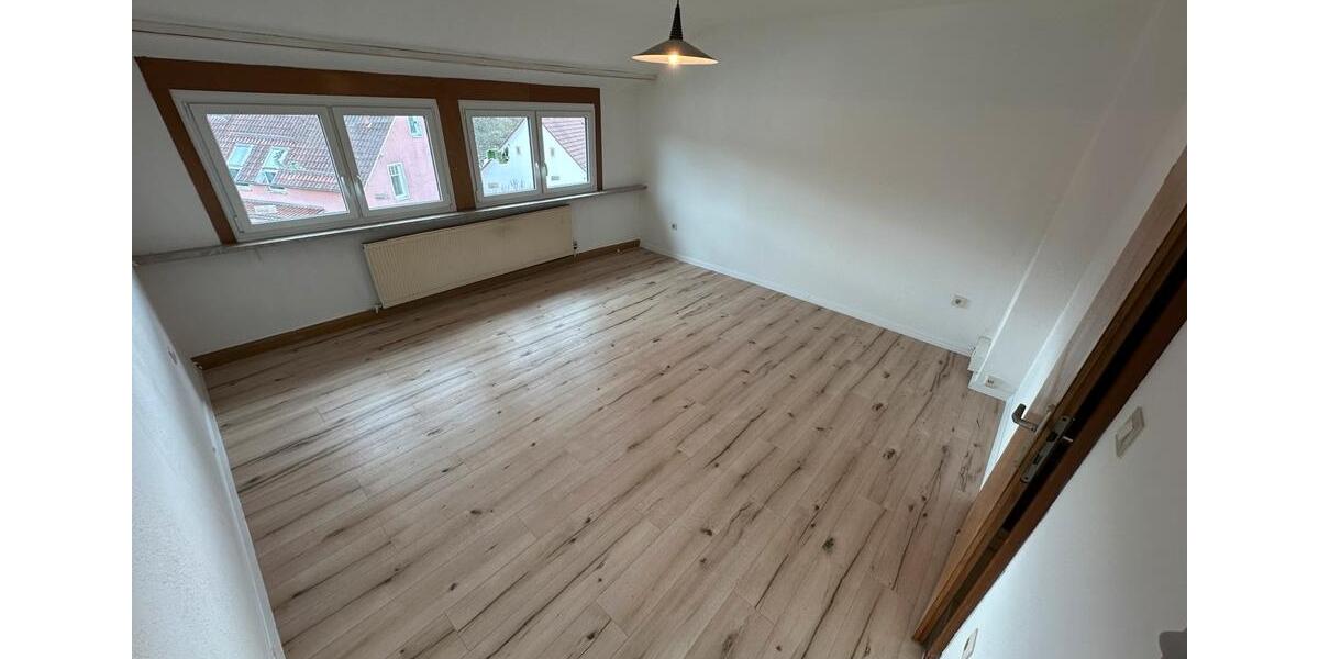 Dachgeschoßwohnung Marpingen - 3 Zimmer, 90 m&sup2;, 730&euro; | Angebot:26021107