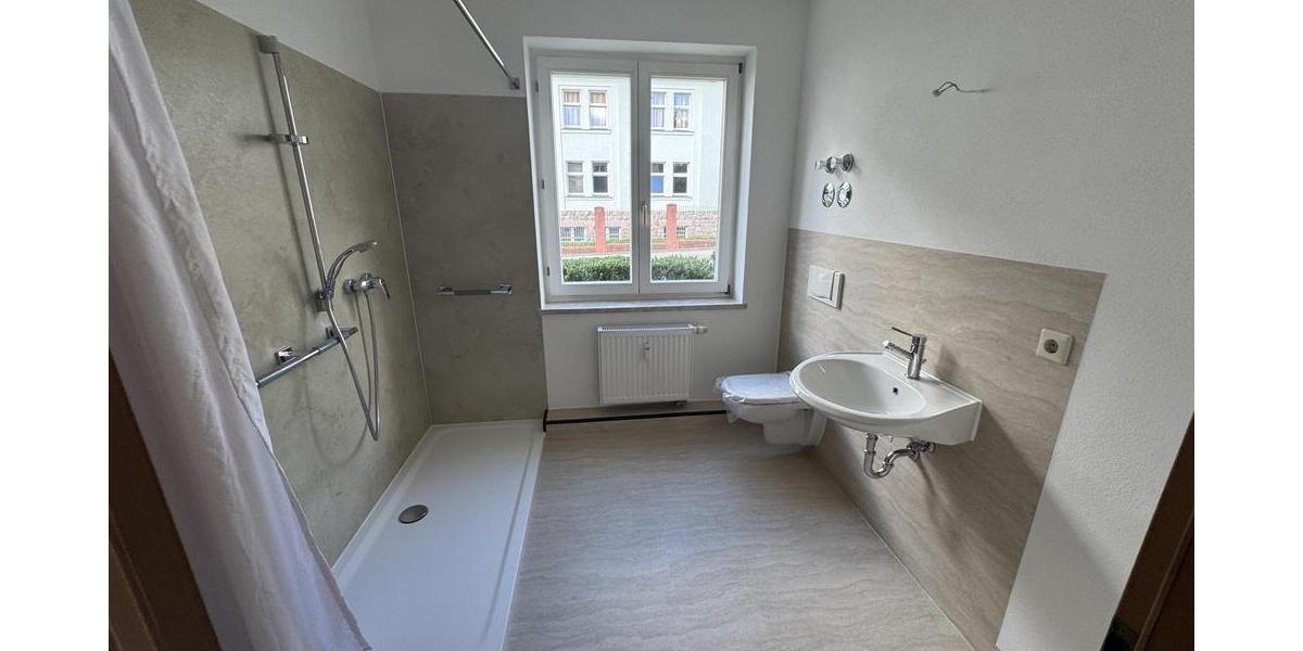 Frisch renovierte 3-Raum-Wohnung mit Balkon und bodentiefer Dusche! - Erdgeschoßwohnung Frankenberg | Angebot:27302075
