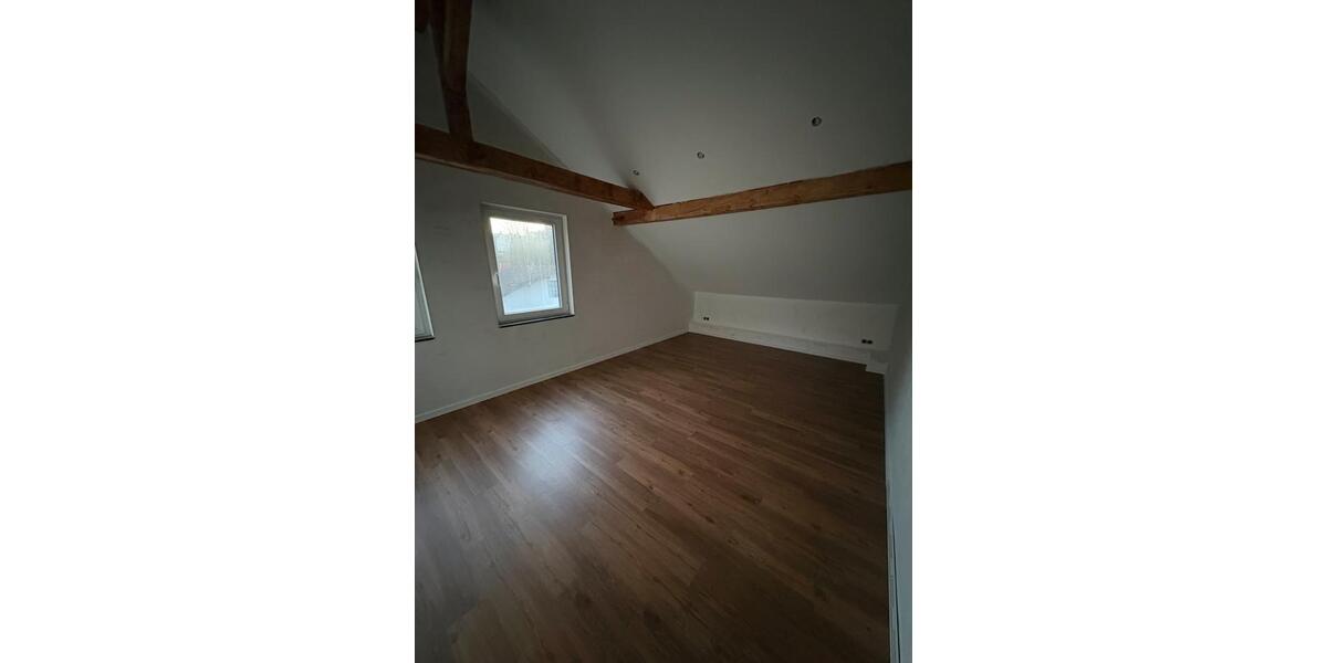 Dachgeschoßwohnung Hillscheid - 3 Zimmer, 75 m&sup2;, 1.100&euro; | Angebot:25853671