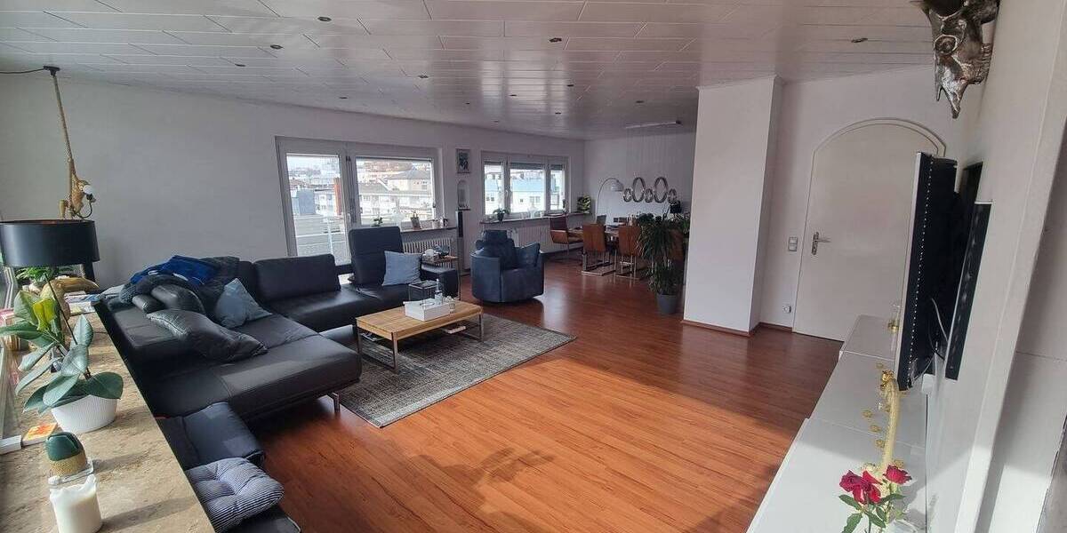 Etagenwohnung Pforzheim Oststadt - 4 Zimmer, 170 m&sup2;, 1.700&euro; | Angebot:23588934