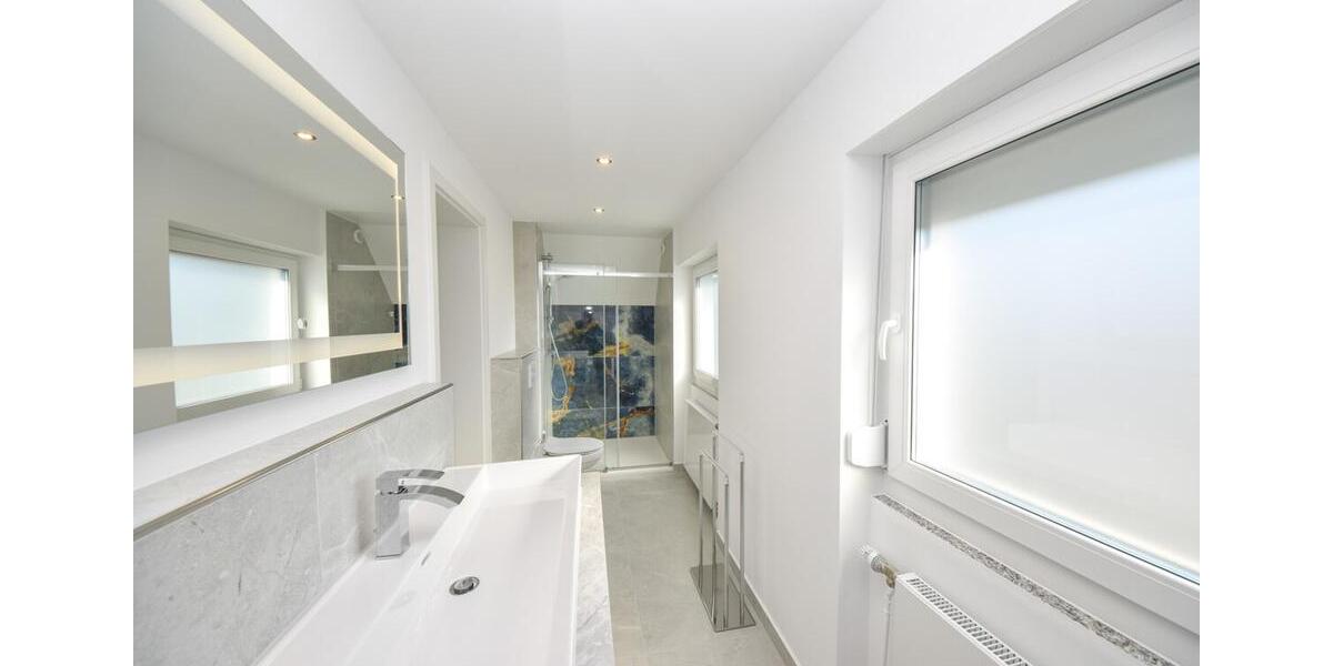 DIETZ: TOP TOP moderne 4-Zi. Wohnung - 1. Obergeschoss im 2-Familienhaus! 12 Garage + 2 PKW-Außenplätze 4 zimmer