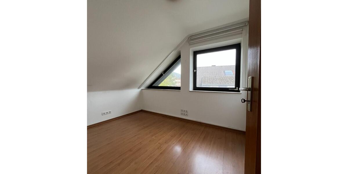 Große 4-Zimmerwohnung mit Doppelgarage. Ideal für Homeoffice 4 zimmer