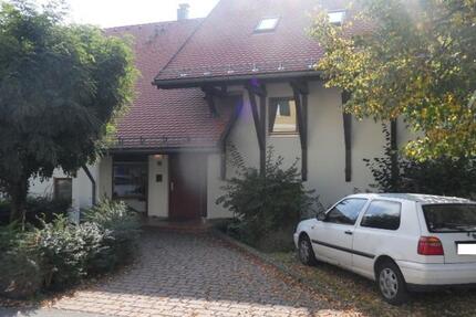 Großzügige Wohnung mit Garten 2-Zimmer-Wohnung mit Wannenbad, Blick ins Grüne und Südterrasse zimmer