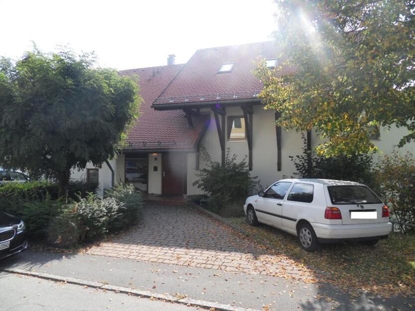Großzügige Wohnung mit Garten 2-Zimmer-Wohnung mit Wannenbad, Blick ins Grüne und Südterrasse zimmer