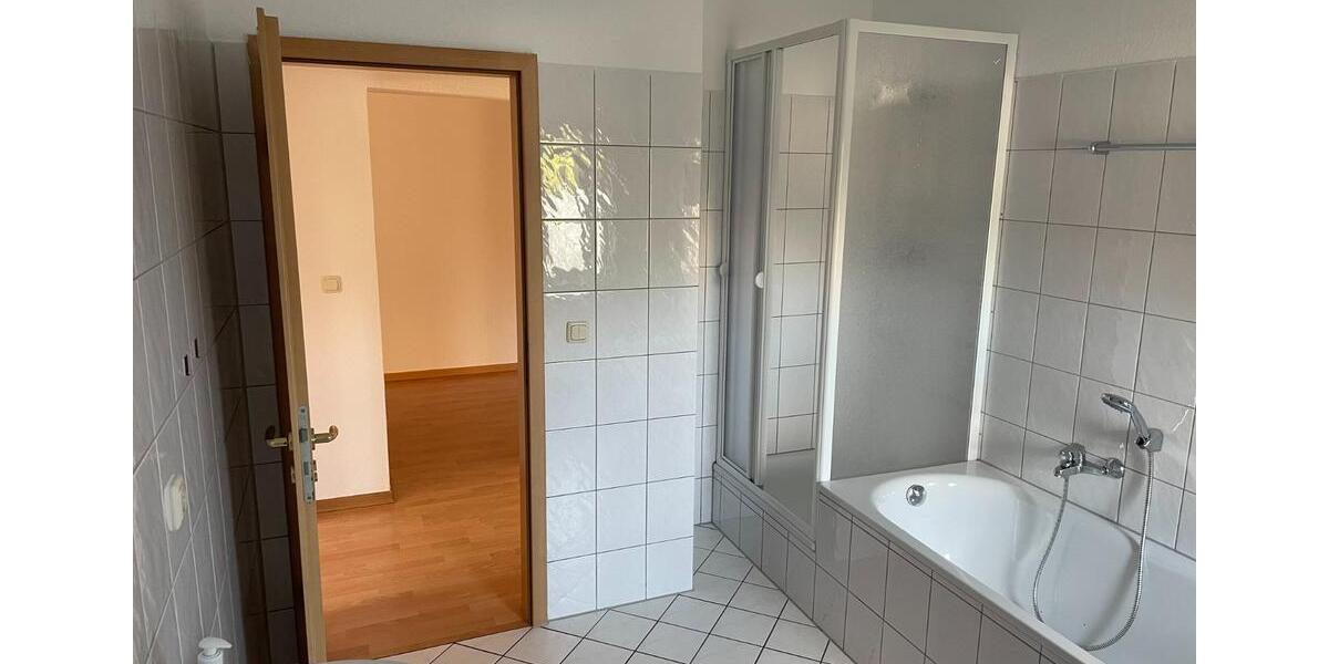 Dachgeschoßwohnung Altenburg - 2 Zimmer, 67 m&sup2;, 390&euro; | Angebot:23247617