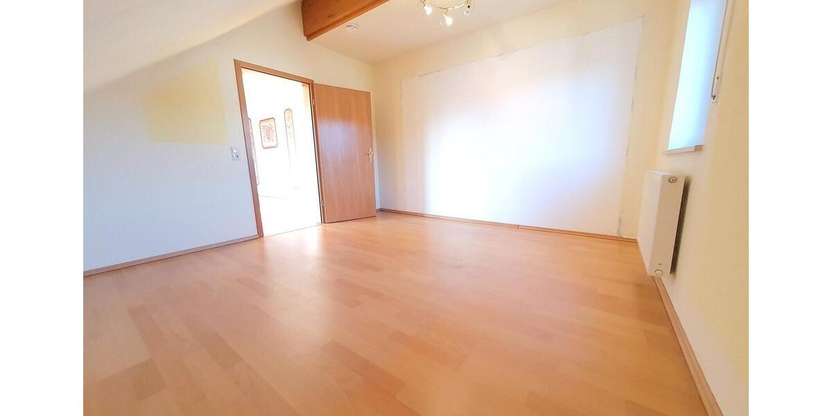 Dachgeschoßwohnung Bad Kissingen - 4 Zimmer, 122 m&sup2;, 970&euro; | Angebot:26233588