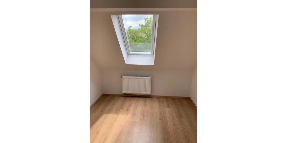 Sanierte 2-Zimmer-Wohnung mit EBK in Dinslaken zimmer