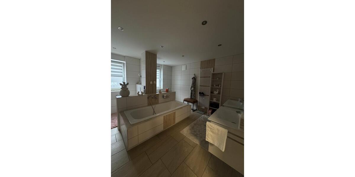 Erdgeschoßwohnung Pirmasens Niedersimten - 3 Zimmer, 134 m&sup2;, 1.300&euro; | Angebot:26050572