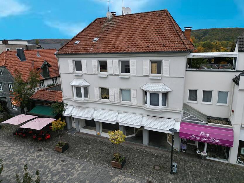 Stilvolle Dachgeschosswohnung im Herzen der City – Erstbezug nach Sanierung zimmer