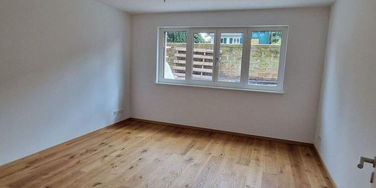 In Uni- Nähe, ansprechend und barrierefrei, 4 - Zi.- Wohnung mit großer Terrasse und TG- Stellplatz 4 zimmer