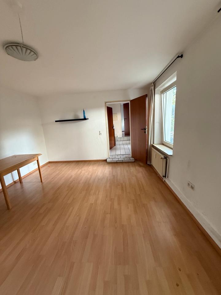 Eine helle zwei-Zimmer Wohnung im Erdgeschoss