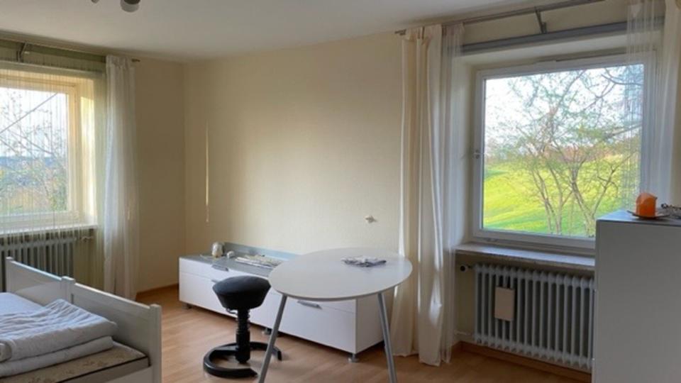 Möbliertes Zimmer mit BadWC in WG 1 zimmer