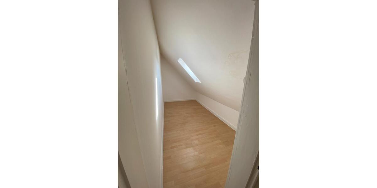 Dachgeschoßwohnung Bad Pyrmont - 3.5 Zimmer, 61 m&sup2;, 600&euro; | Angebot:25175461